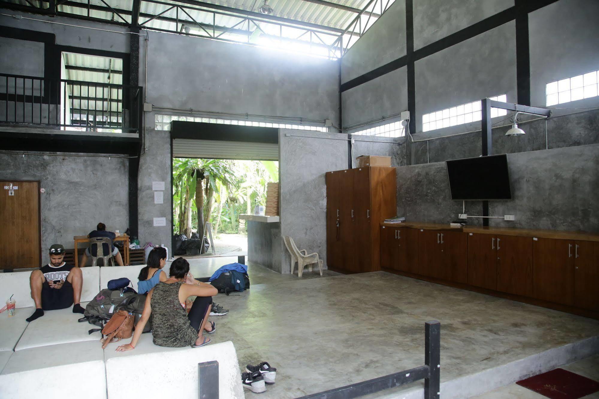 Oyo 585 Freedom Hostel @ Phi Phi מראה חיצוני תמונה